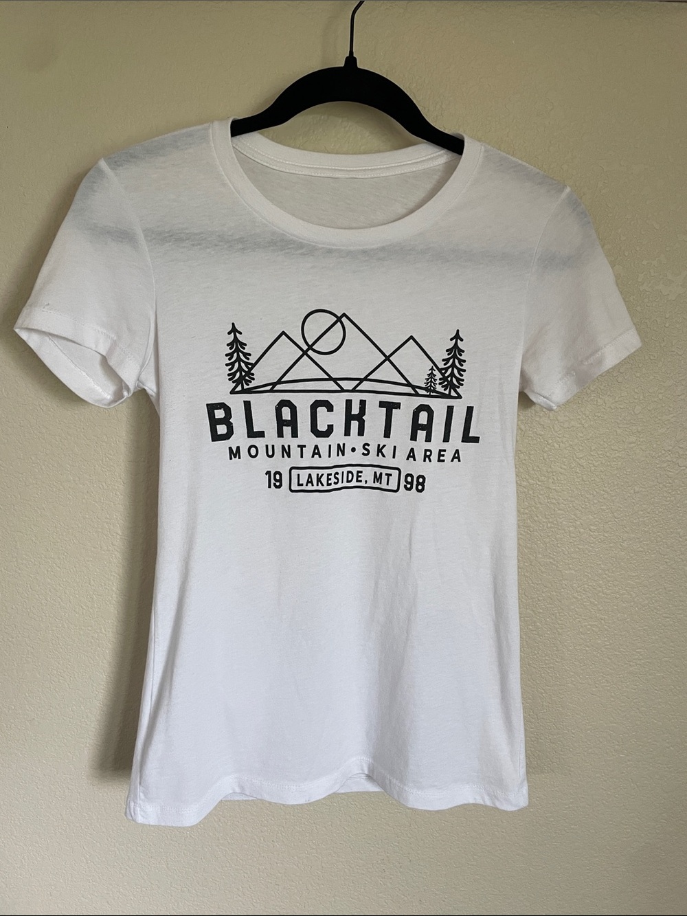 White Graphic Tee S/XS “Blacktail Mountain Ski Area” Outdoor Casual Tshirt